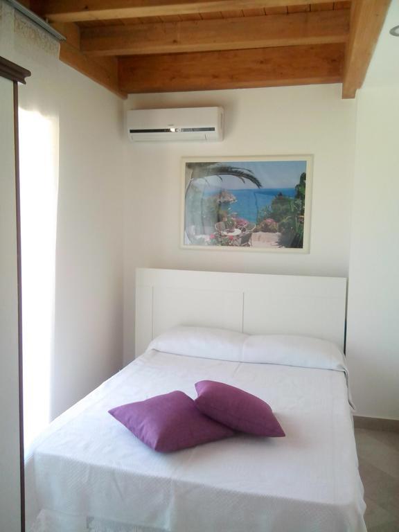 Pozzo Lazzaro Apartments ซานตาเทเรซา ดี รีวา ห้อง รูปภาพ