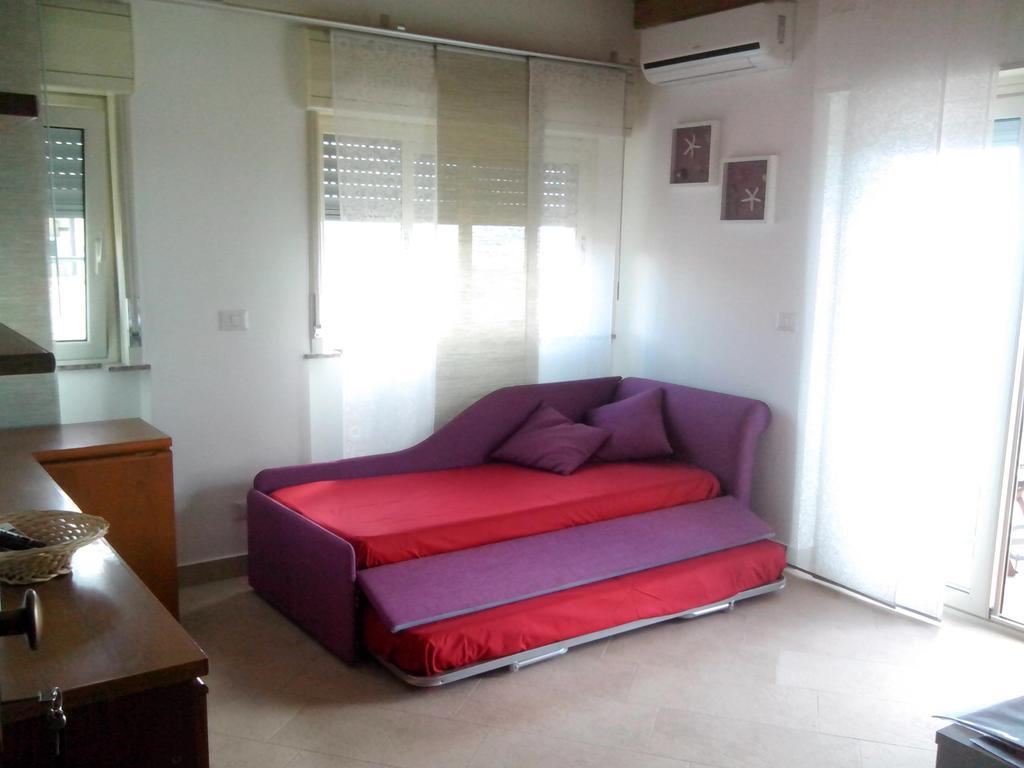 Pozzo Lazzaro Apartments ซานตาเทเรซา ดี รีวา ห้อง รูปภาพ