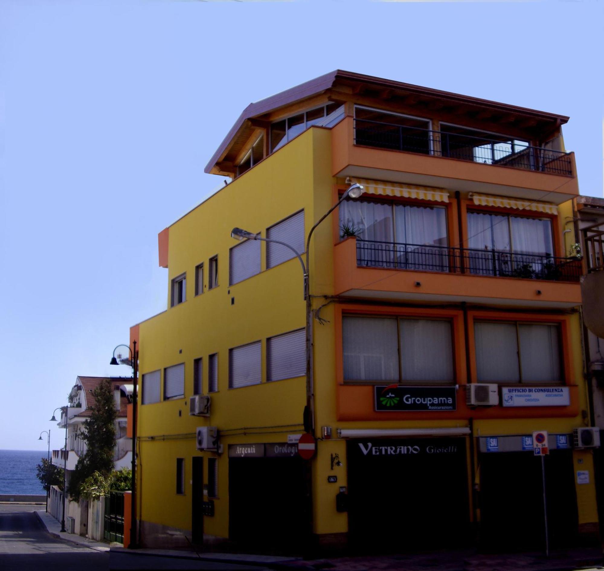 Pozzo Lazzaro Apartments ซานตาเทเรซา ดี รีวา ภายนอก รูปภาพ